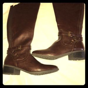 Liz Claiborne chocolate leather boots size 8